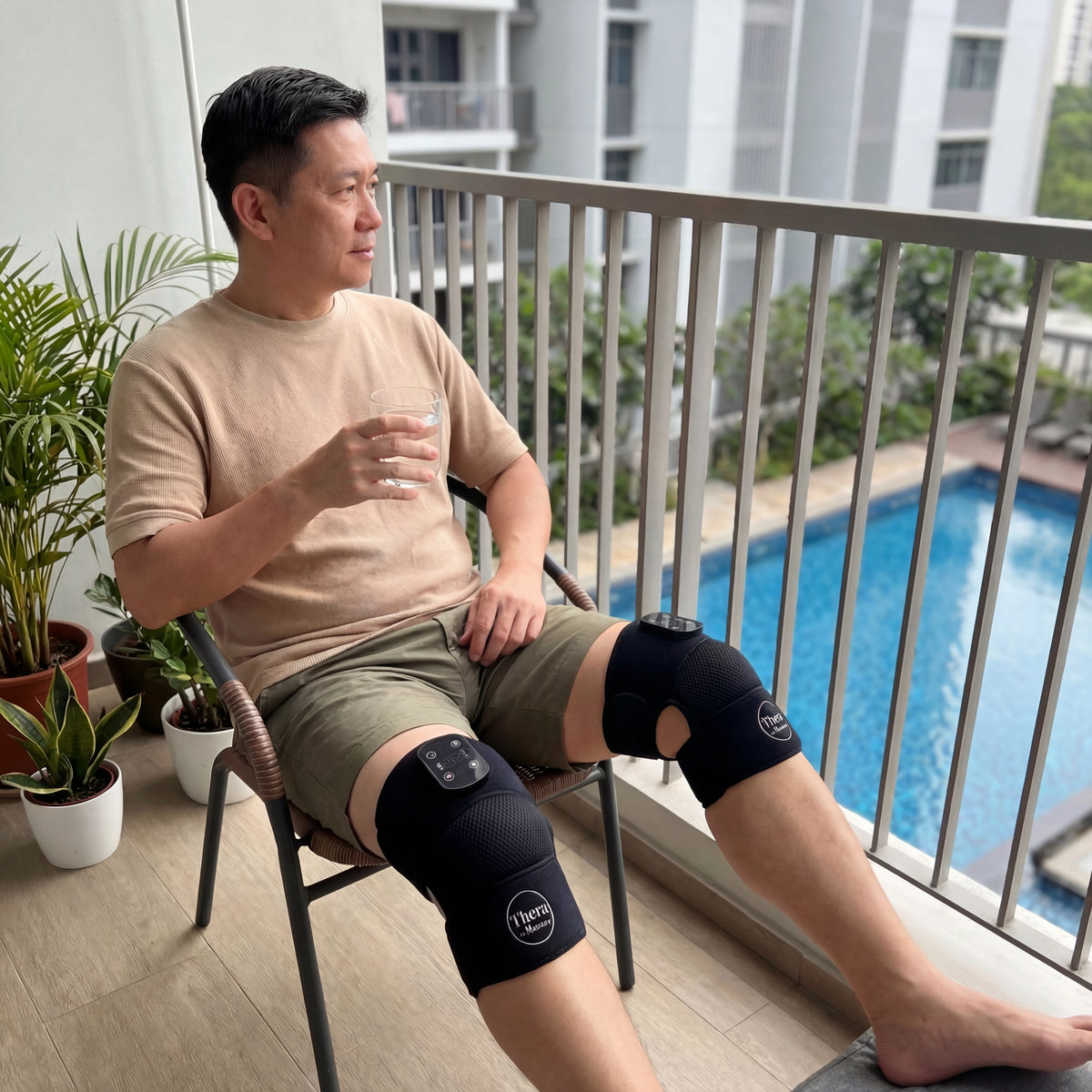 THERA™:  Hands-free relief for aching, overworked knees